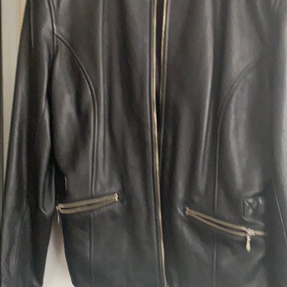 Ladies leather jacket - Picture 2 of 3